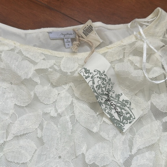 NWT Mystree Lace Overlay Cream Short Sleeve Top Size Small - Picture 2 of 7